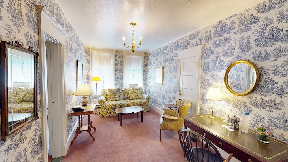 The Red Lion Inn - photo 44