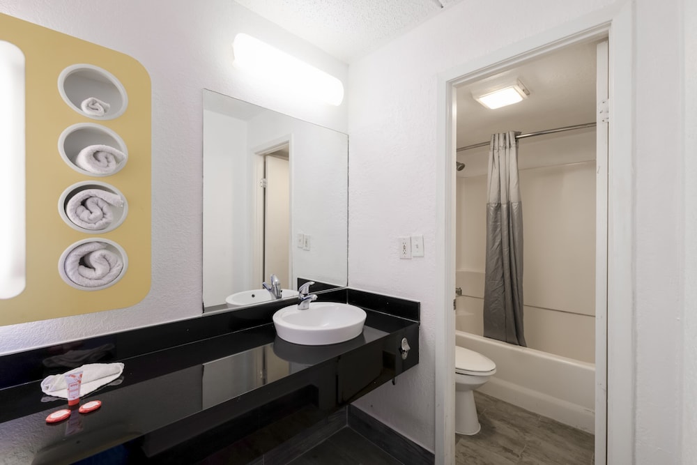 OYO Hotel Houston Katy Freeway - photo 13