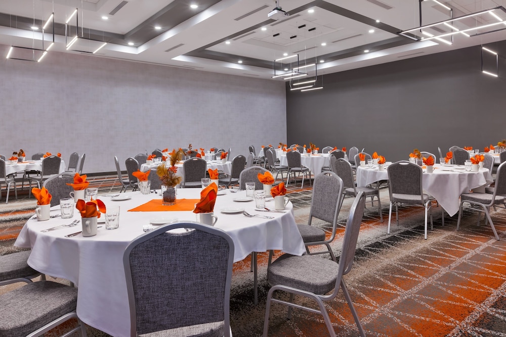 Holiday Inn & Suites Toledo Southwest Perrysburg by IHG - photo 38