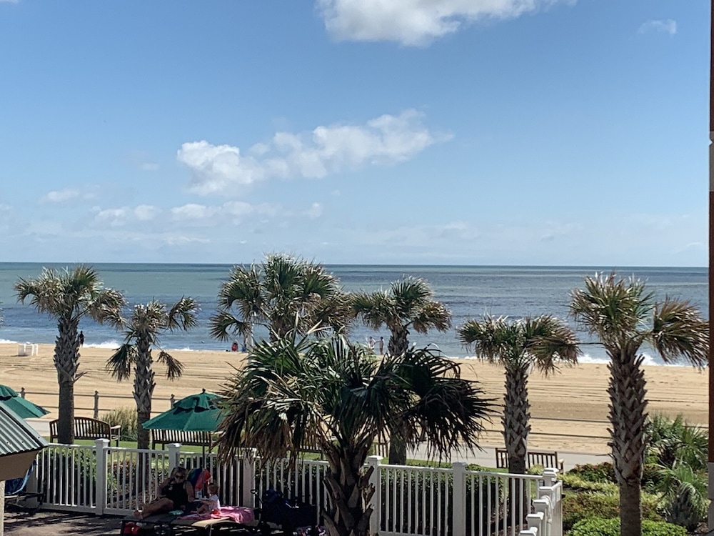 Holiday Inn & Suites Virginia Beach North Beach by IHG - photo 19
