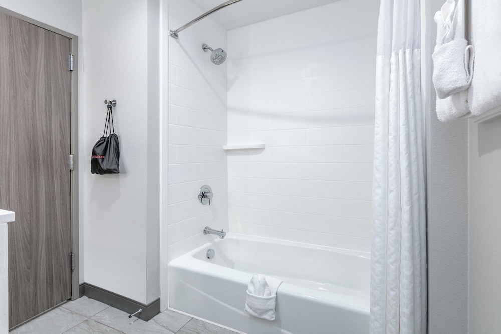 Holiday Inn Express & Suites Dallas Plano North by IHG - photo 19