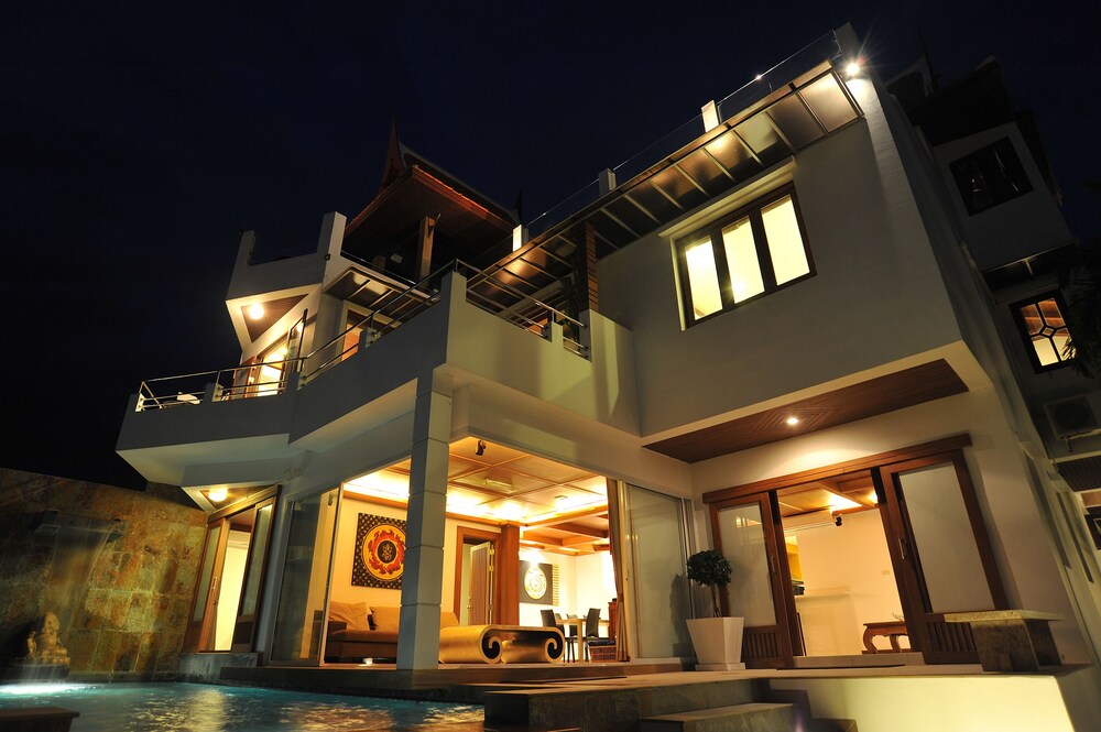 Thai Villa Melitta Bangrak Bohput Beach Pool SeaViews 6 enSuite Full Villa Luxury AAA Location Koh Samui — 5-Star Luxury Hotel in Koh Samui, Thailand