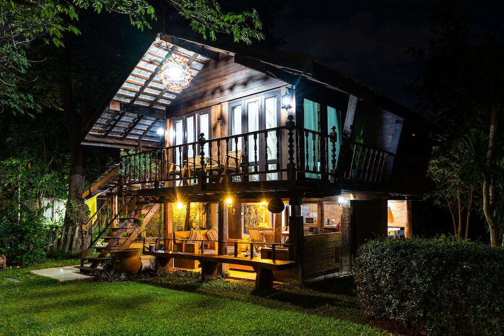 Rice Barn and Rooms in Hang Dong, Thailand