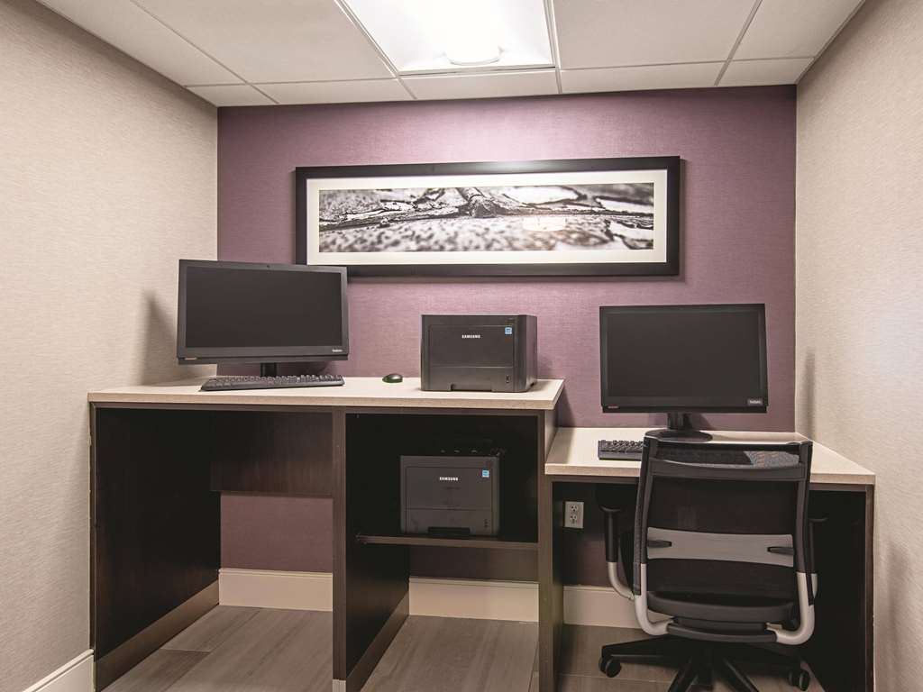 La Quinta Inn & Suites by Wyndham Portland DT Maine Med - photo 44
