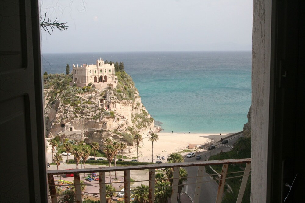 Corallone a Picco Sul Mare in Tropea, Italy