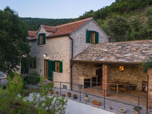 Villa Dol Three Bedroom Villa with Pool — 4-Star Luxury Hotel in Postira, Croatia