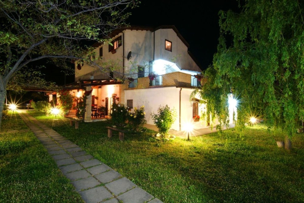 Agriturismo Il Portico — 4-Star Luxury Hotel in Penne, Italy