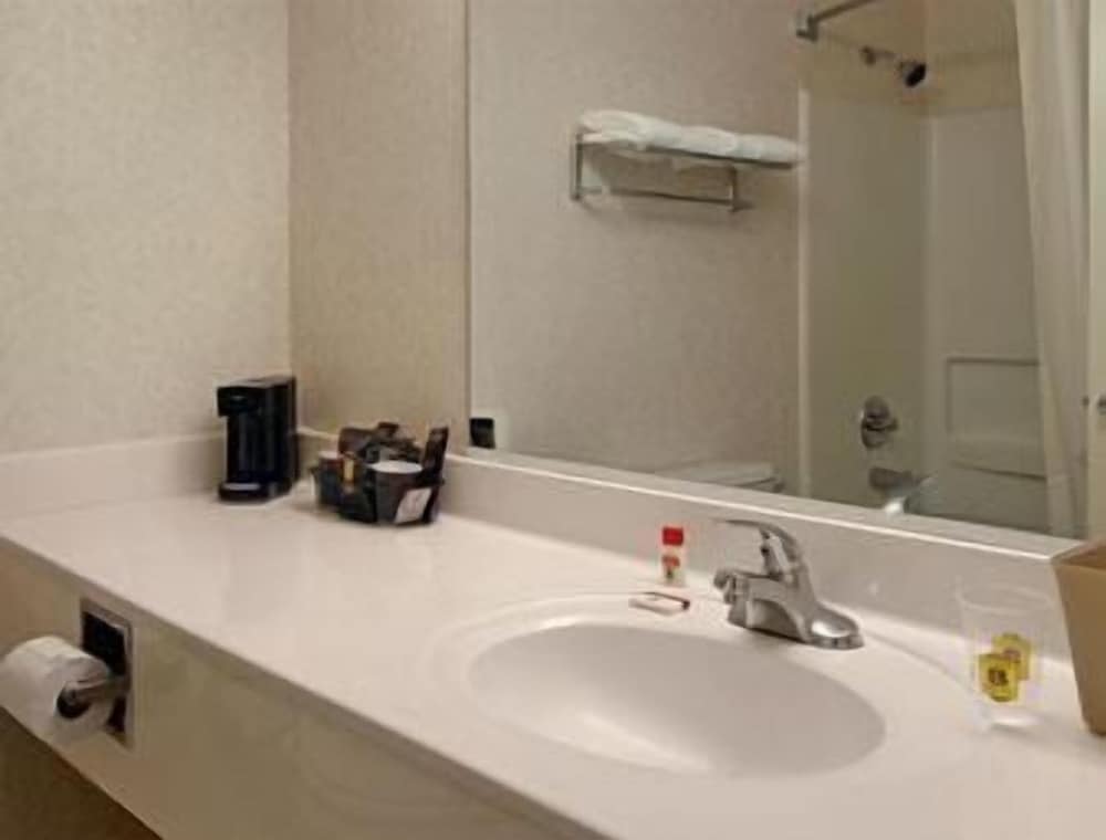 Americas Best Value Inn Memphis Airport - photo 15