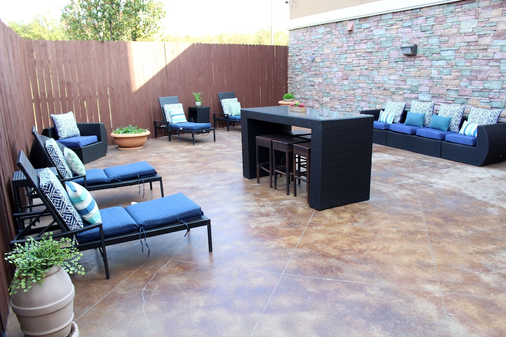Hampton Inn & Suites Mount Pleasant - photo 38