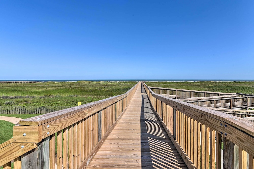 Bay Views Family Friendly Galveston Resort House - photo 16