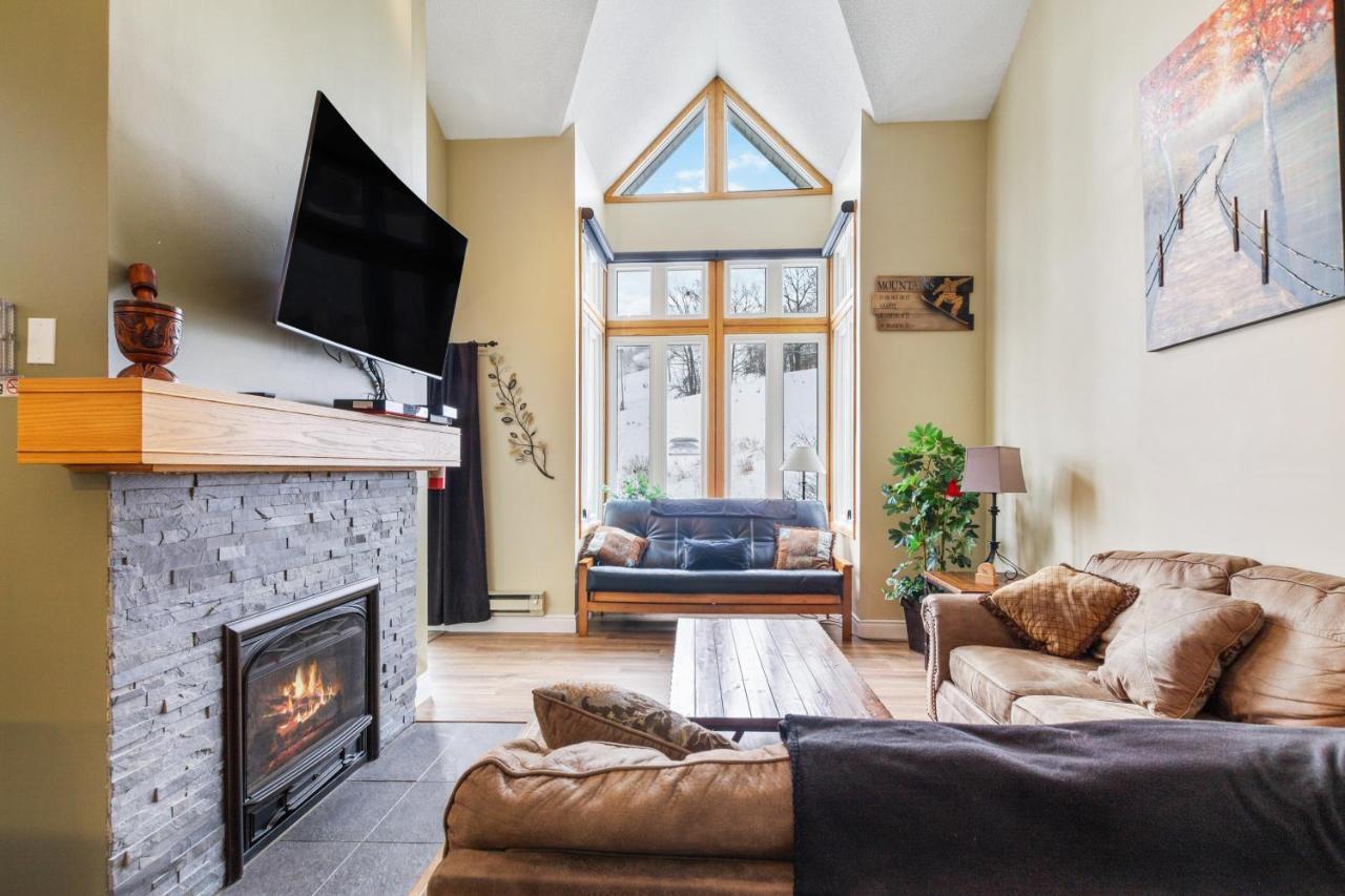 2BR Slopeside in Chateau Ridge Blue Mountains in Collingwood, Canada