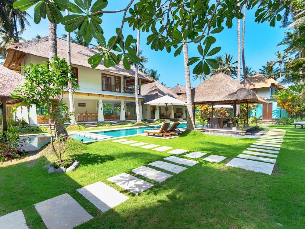 Villa Gils by Villa Finder — 4-Star Luxury Hotel in Bali, Indonesia