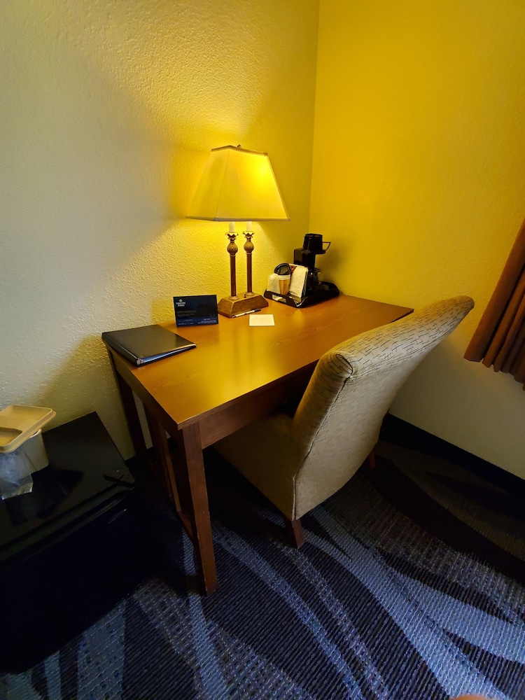 Boarders Inn & Suites by Cobblestone Hotels Ripon - photo 12
