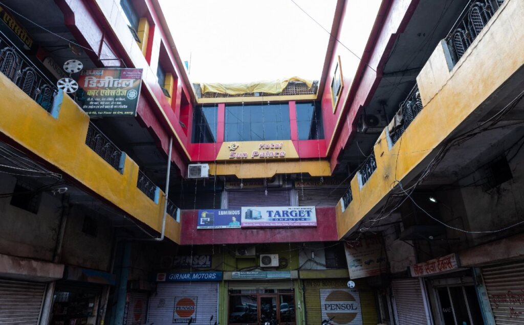 Oyo 30860 Sun Palace in Jabalpur, India