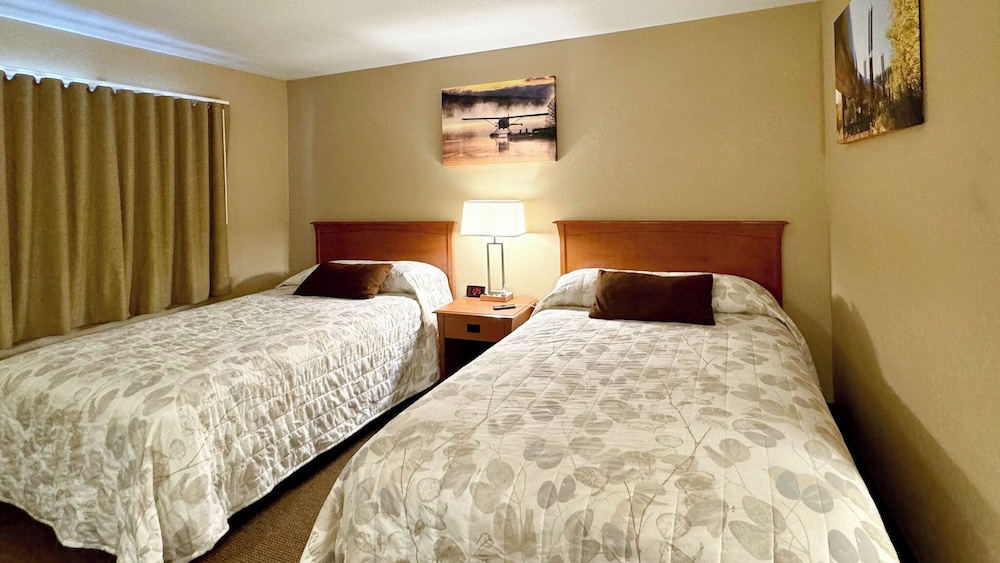 Young's Motel - photo 15