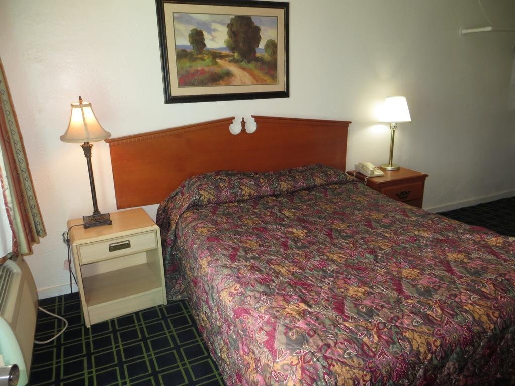 Big 6 Motel - photo 2