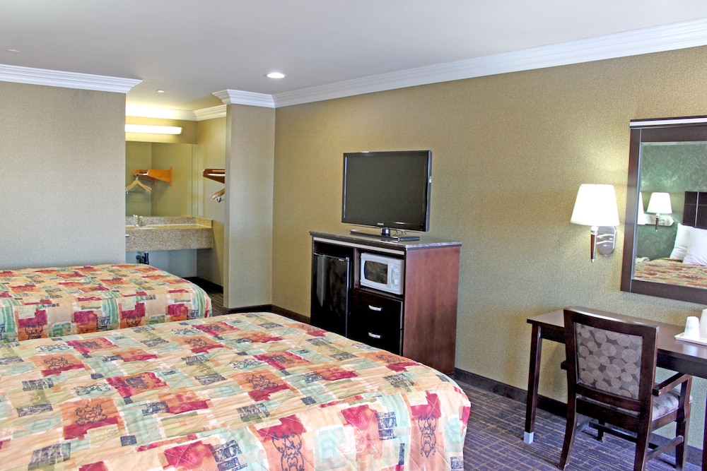 Crystal Inn Suites & Spas - photo 21
