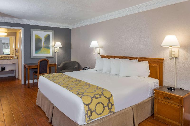 Casa Bella Inn & Suites - photo 5