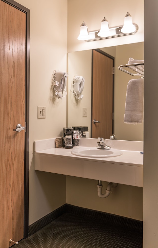 Supertel Inn & Conference Center - photo 10