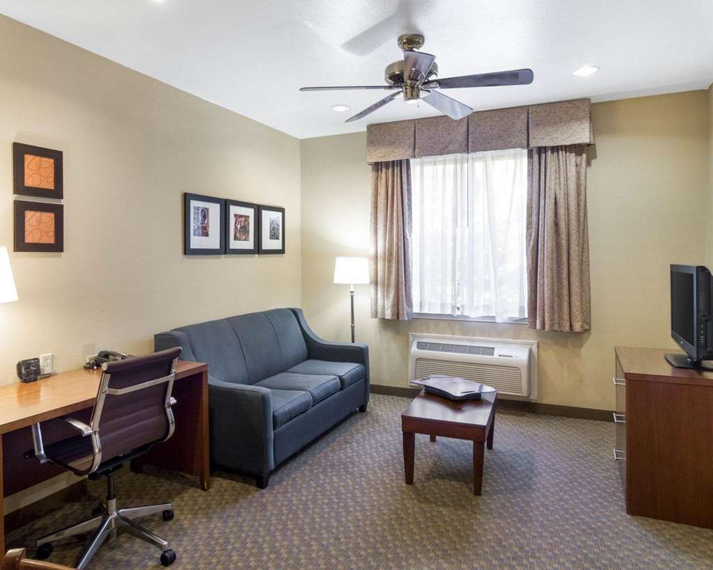 Quality Suites Midland North Loop 250 - photo 14