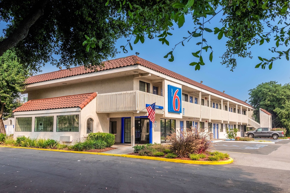 Super 8 by Wyndham Petaluma - photo 4