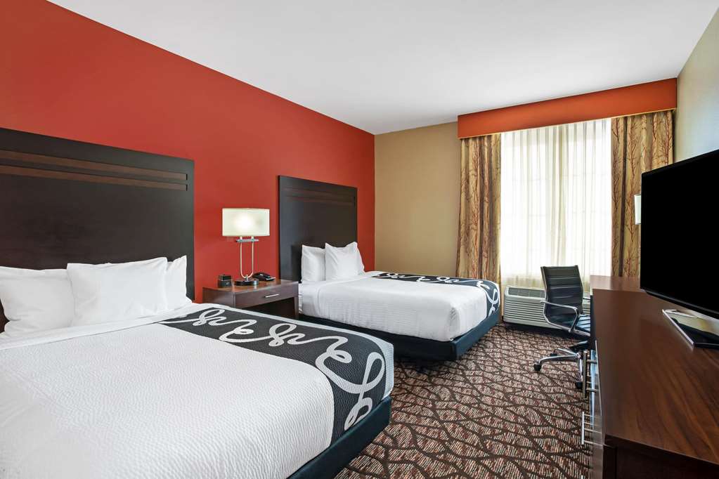 La Quinta Inn & Suites by Wyndham Pecos - photo 20