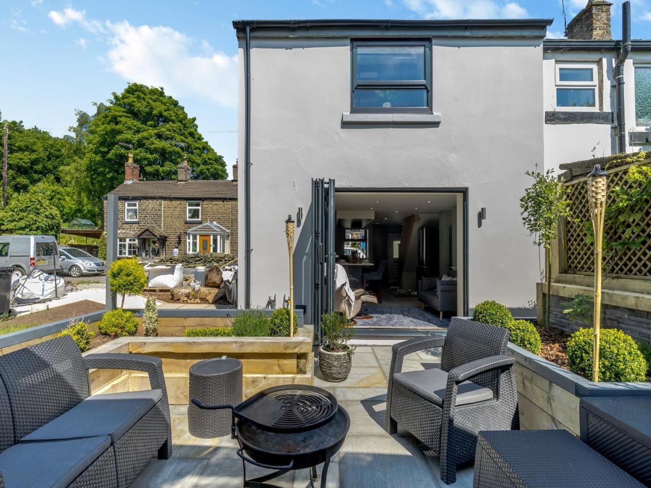 Squirrel Cottage — 4-Star Luxury Hotel in Glossop, United Kingdom