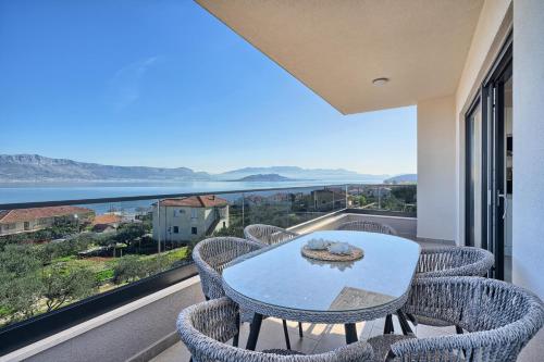Mare s Place Premium Seaview Apartment — 4-Star Luxury Hotel in Slatine, Croatia