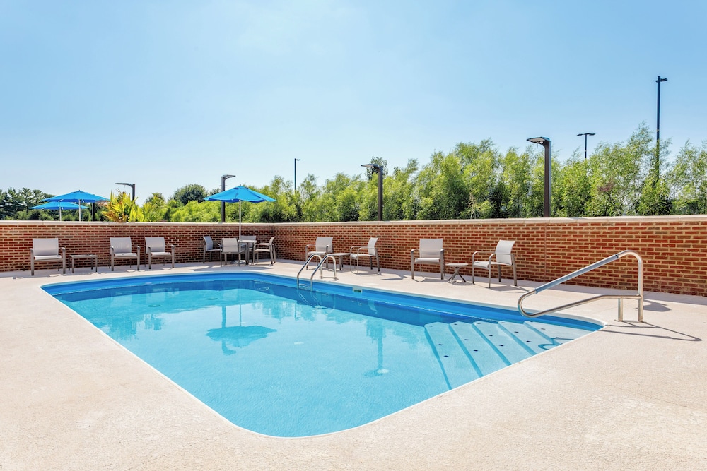 Holiday Inn Express & Suites Lancaster by IHG - photo 50