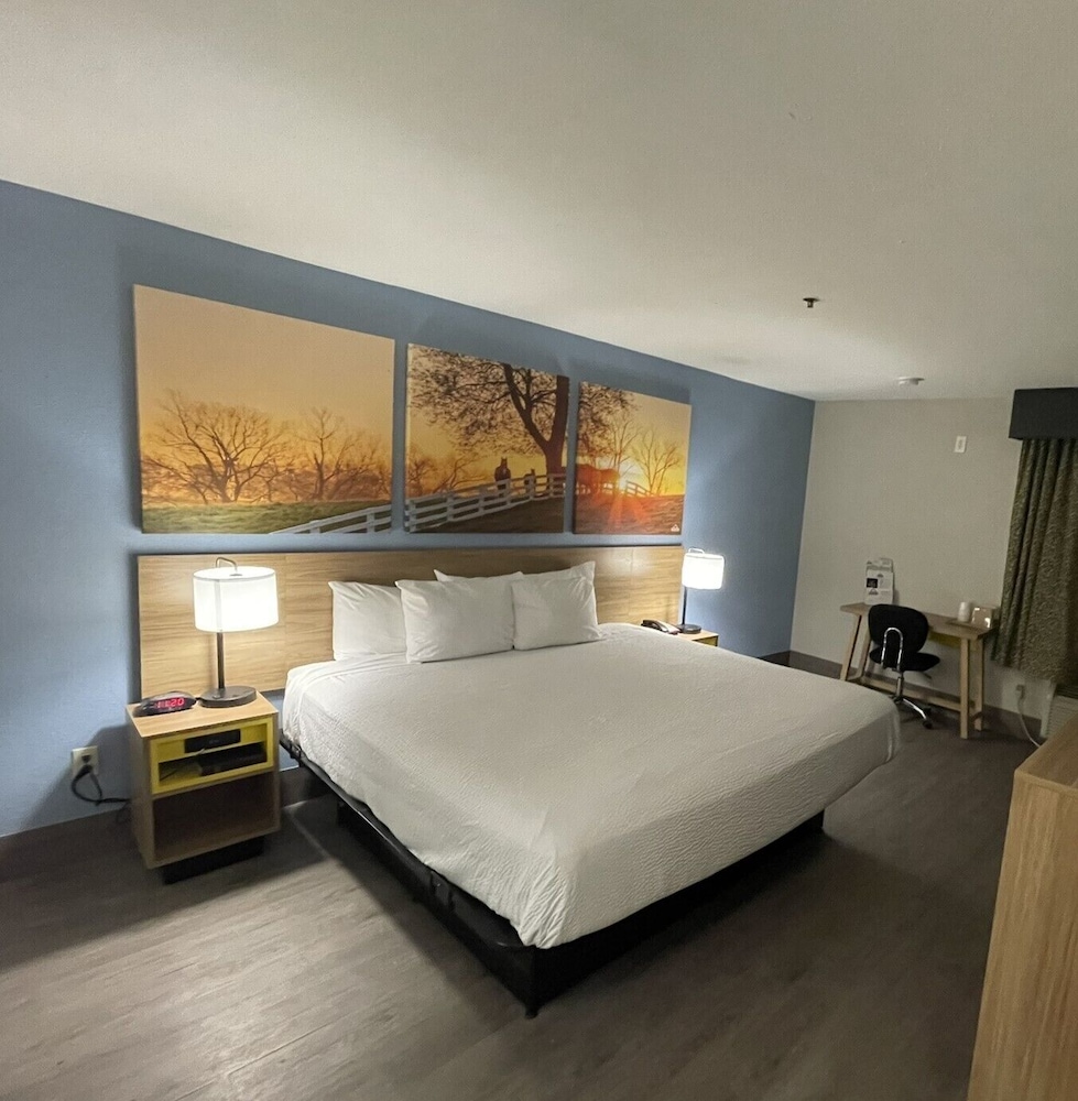 Days Inn by Wyndham Shawnee - photo 7