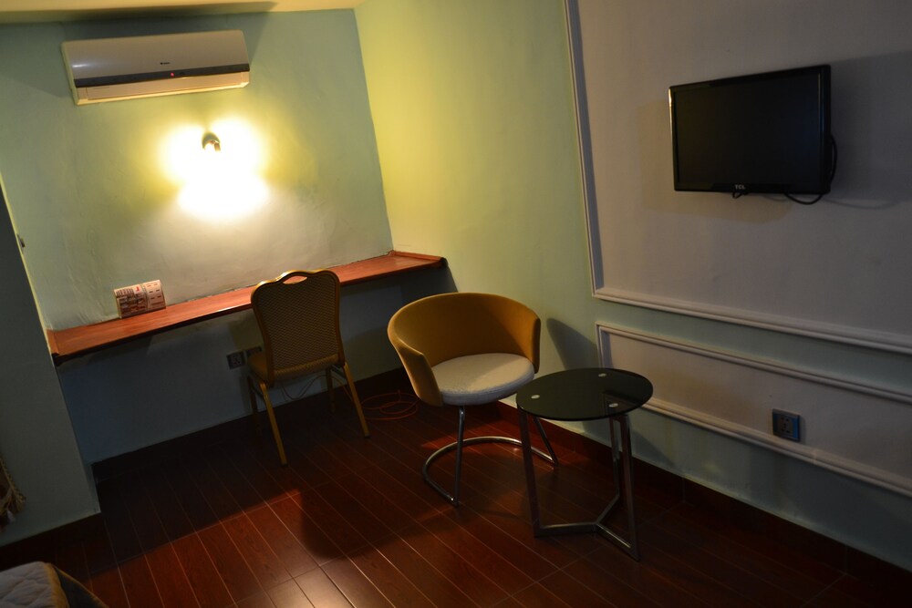 Dk Hotel — Bonaberi — photo 5