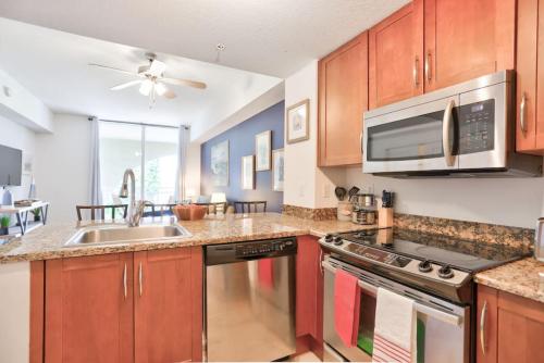 1Br Rooftop Pool 10 Min Walk To Beach — Boynton Beach — photo 3