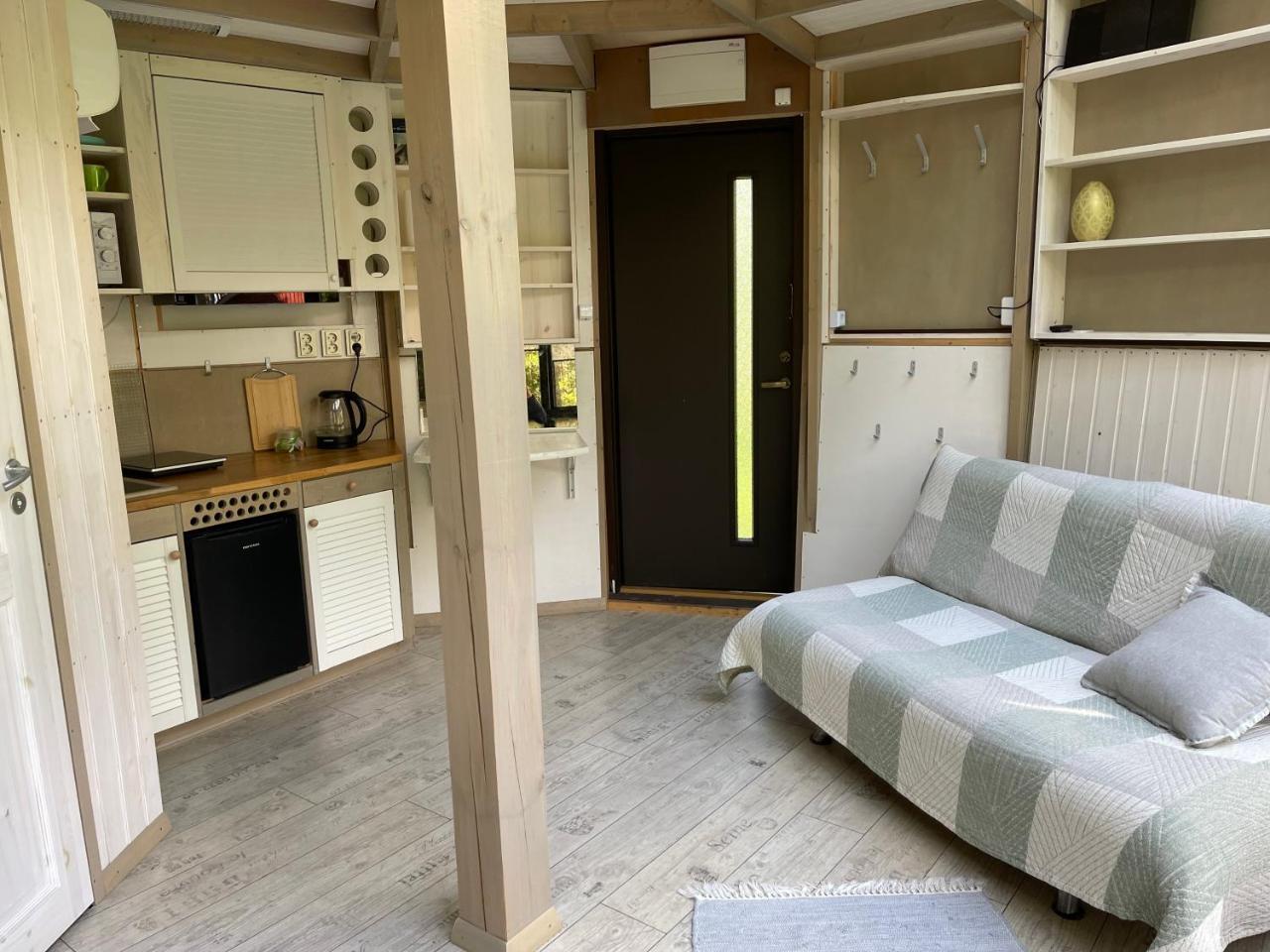 Mugavustega majake mereäärses männikus. in Unknown City, Estonia