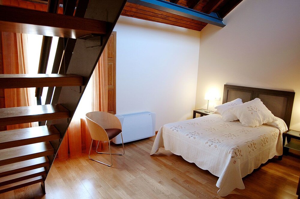 Hotel Rural La Casa del Cubón 4 — 4-Star Luxury Hotel in Aguilafuente, Spain