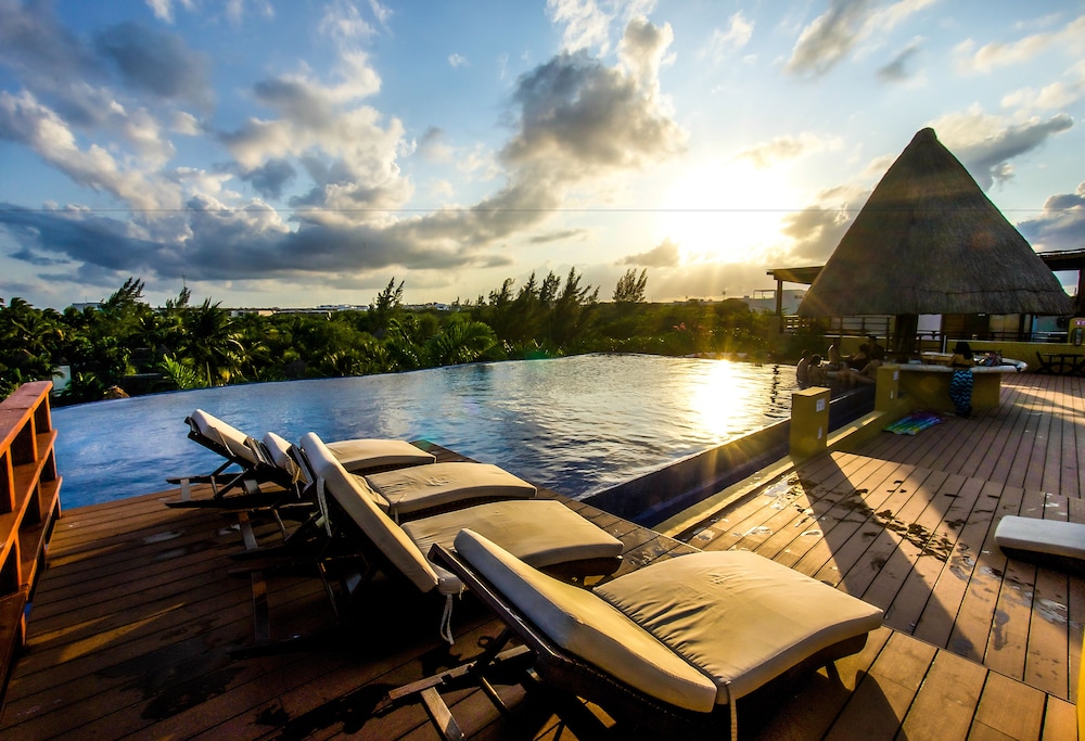 Pueblito Escondido Beachside — 4-Star Luxury Hotel in Playa Del Carmen, Mexico