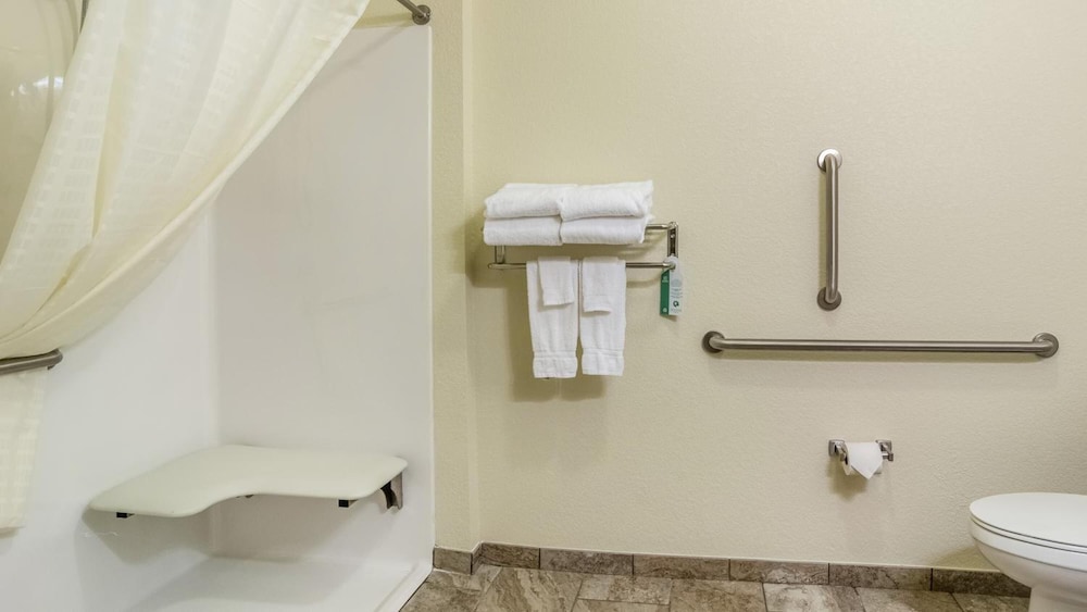 Cobblestone Hotel & Suites Newport - photo 29