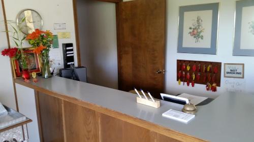 Land of Ahs Motor Inn - featured photo