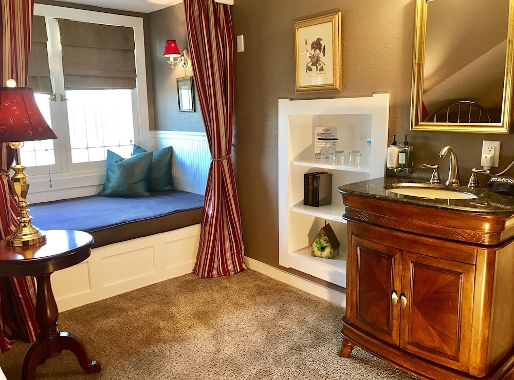 The Belvedere Inn & Restaurant - photo 17