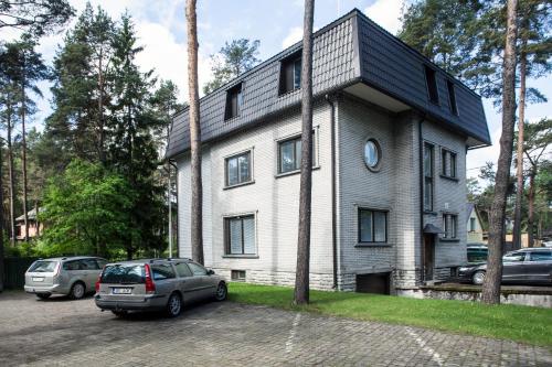 Alexi Villa