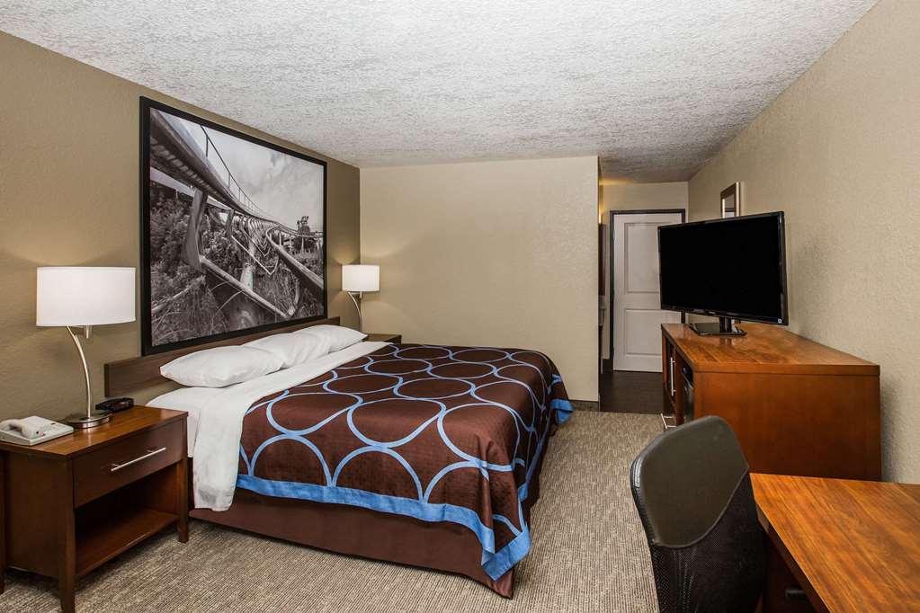 Super 8 by Wyndham Altoona - photo 8