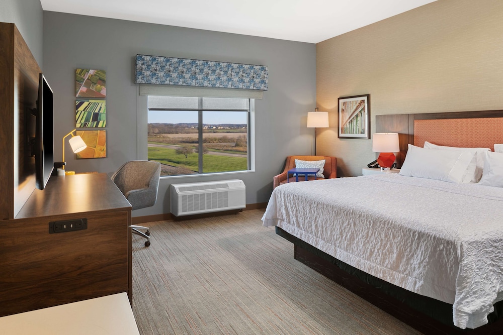 Hampton Inn Circleville - photo 13
