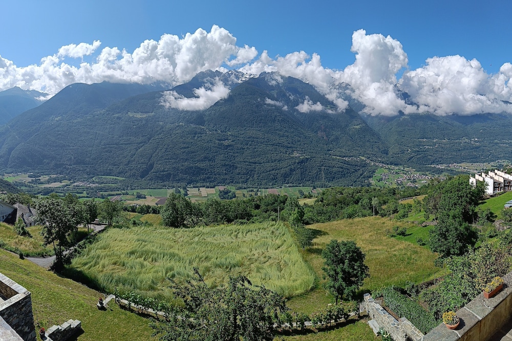 Palazzo Juvalta - carbon neutral hotel in Teglio
