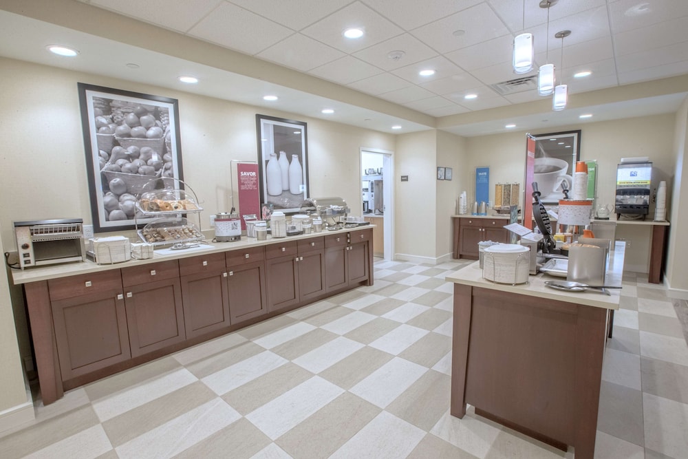 Hampton Inn by Hilton Amesbury - photo 36