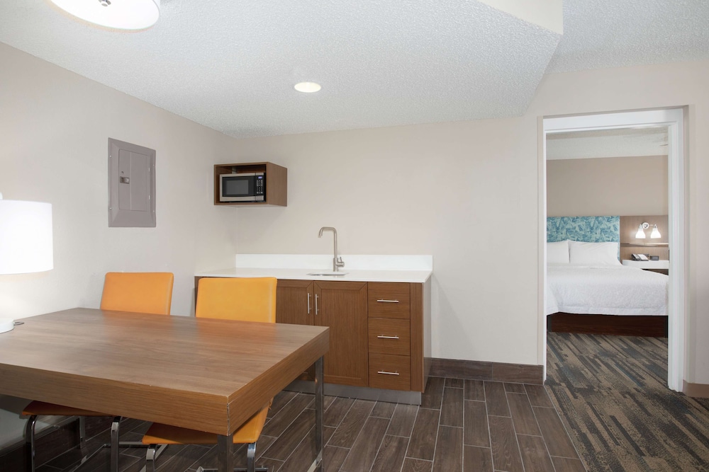 Hampton Inn & Suites Kansas City Merriam - photo 27