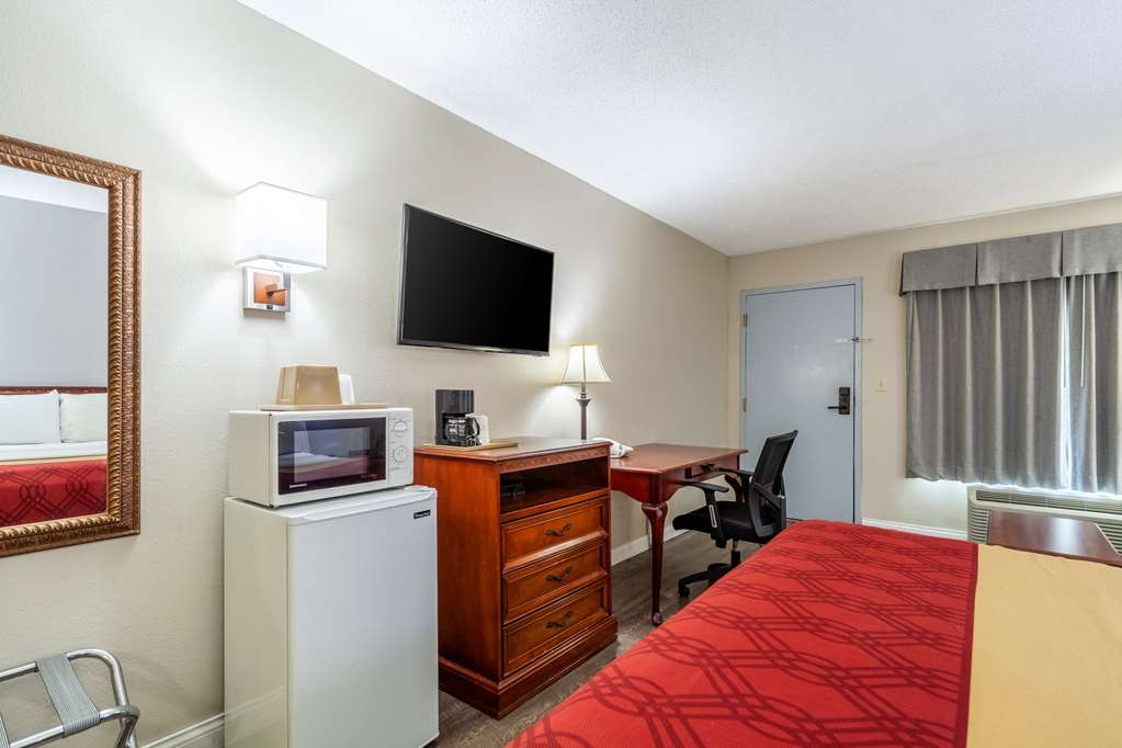 Econo Lodge Lincoln - photo 29