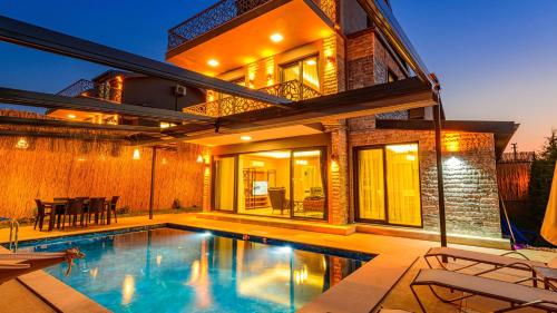 Söğüt 4 4 Bedroom with jacuzzi in Fethiye — 4-Star Luxury Hotel in Fethiye, Turkey