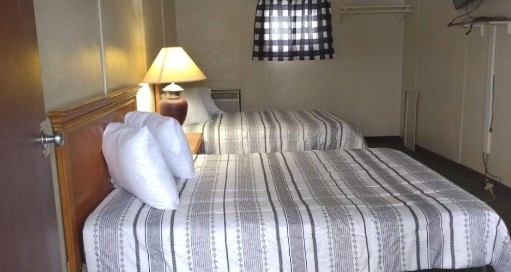 Marinette Inn - photo 5
