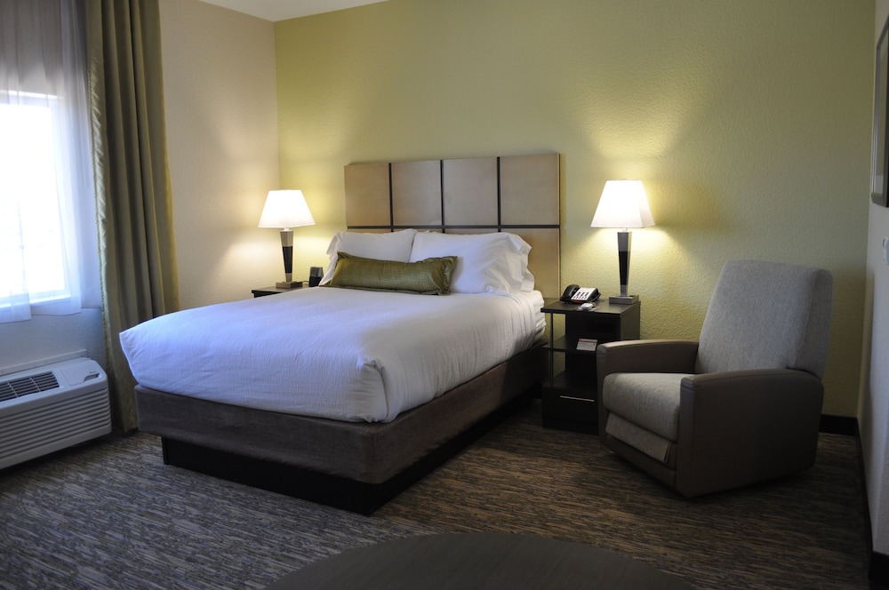 Candlewood Suites Bay City by IHG - photo 7
