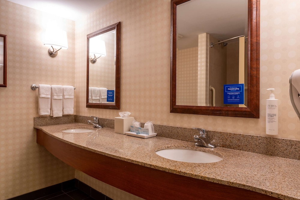 Hilton Garden Inn Manchester Downtown - photo 32