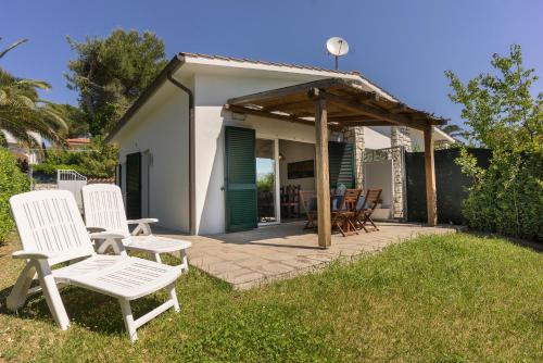 597 Appartamento bilocale nuovo al Taunus con ampio portico e giardino climatizzato SPIAGGIA INCLUSA — 4-Star Luxury Hotel in Numana, Italy